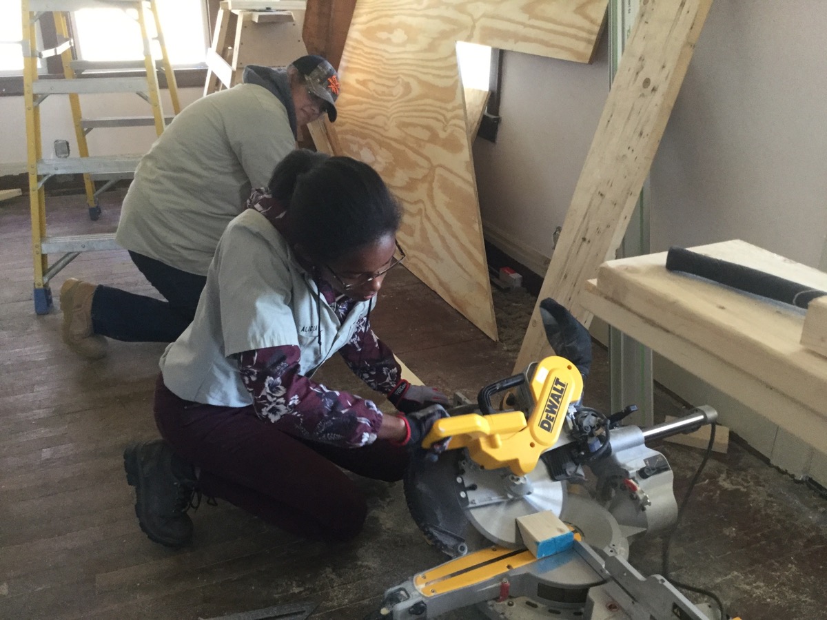 carpentrystudentondrill